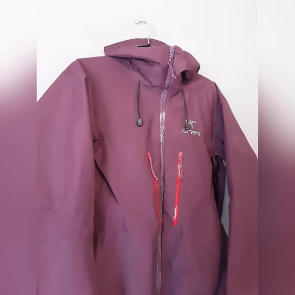 Arc'teryx Alpha SV Burgandy Coat w/ Gortex Pro Shell - Picture 2 of 15